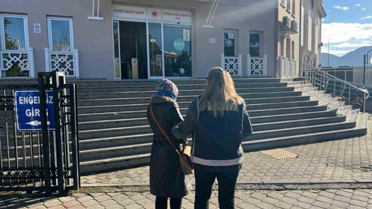 FETÖ Firarisi Kadın Fethiye’de Ele Geçirildi