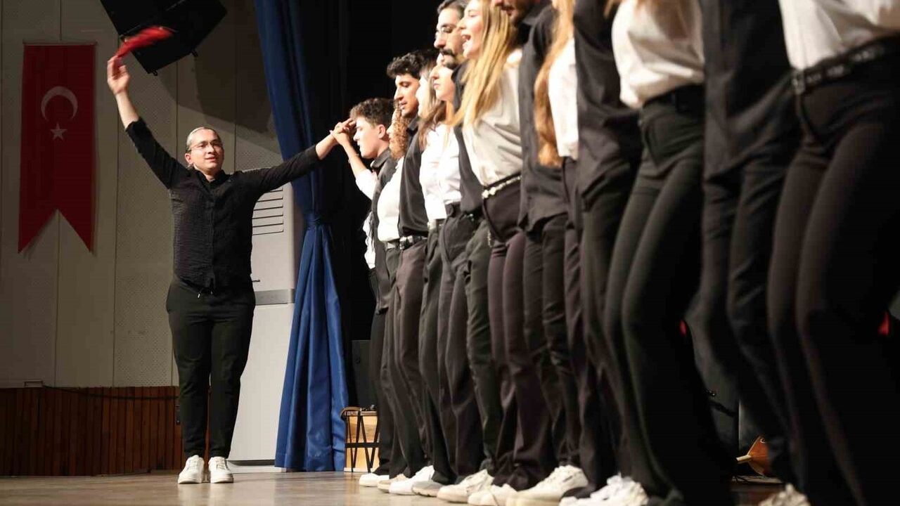 Fırat Üniversitesi'nde Duygu Dolu Anlar: Kanseri İkinci Kez Yenen Anne