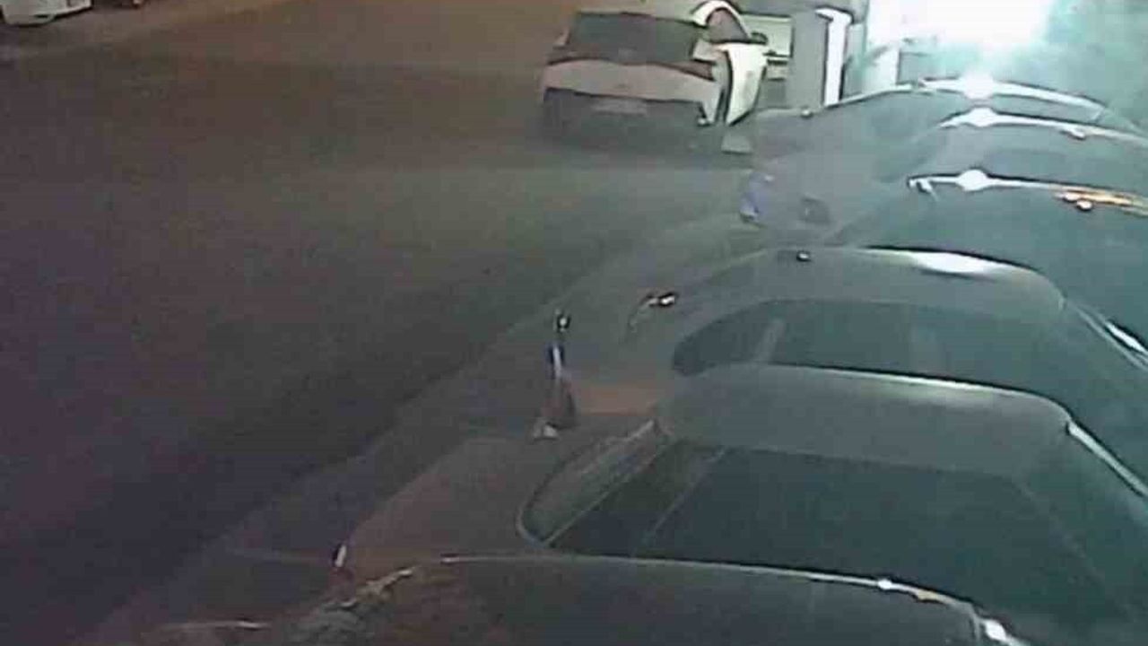 Fırtına Sonrası Olay: Çöp Konteynerinin İki Araç Arasındaki Macerası