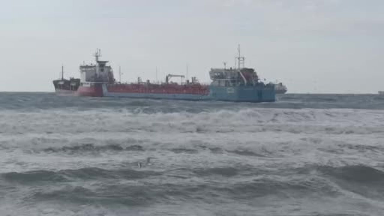 Florya Açıklarında Acil Durum: İki Tankere Kurtarma Ekipleri Sevk Edildi