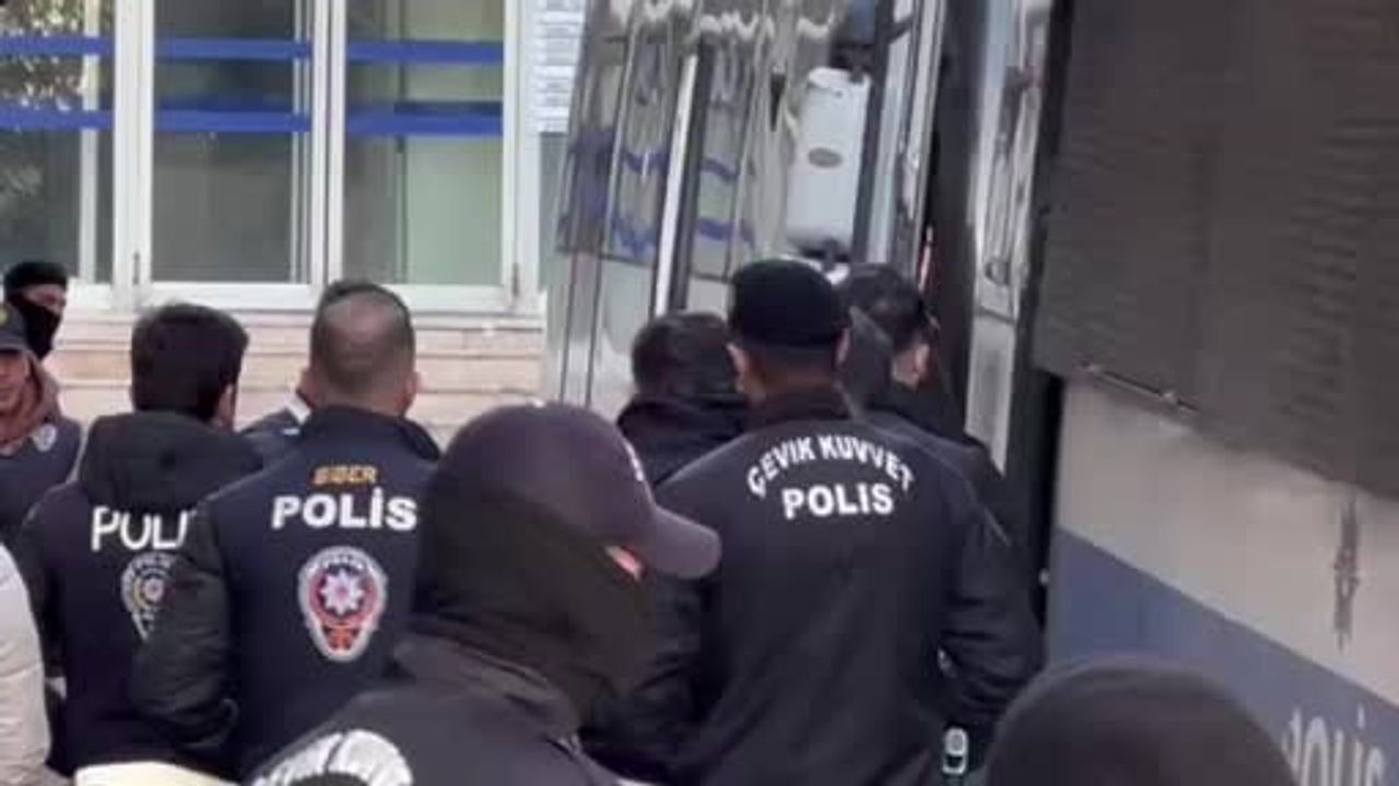 Futbolda Bahis Soruşturmasında Erden Timur Adliyeye Sevk Edildi