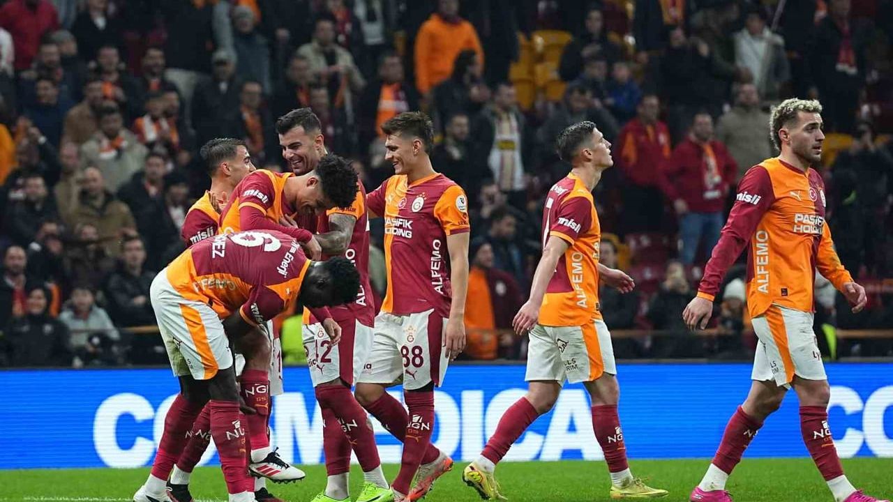 Galatasaray 5 Maç Sonra Kalesini Gole Kapadı