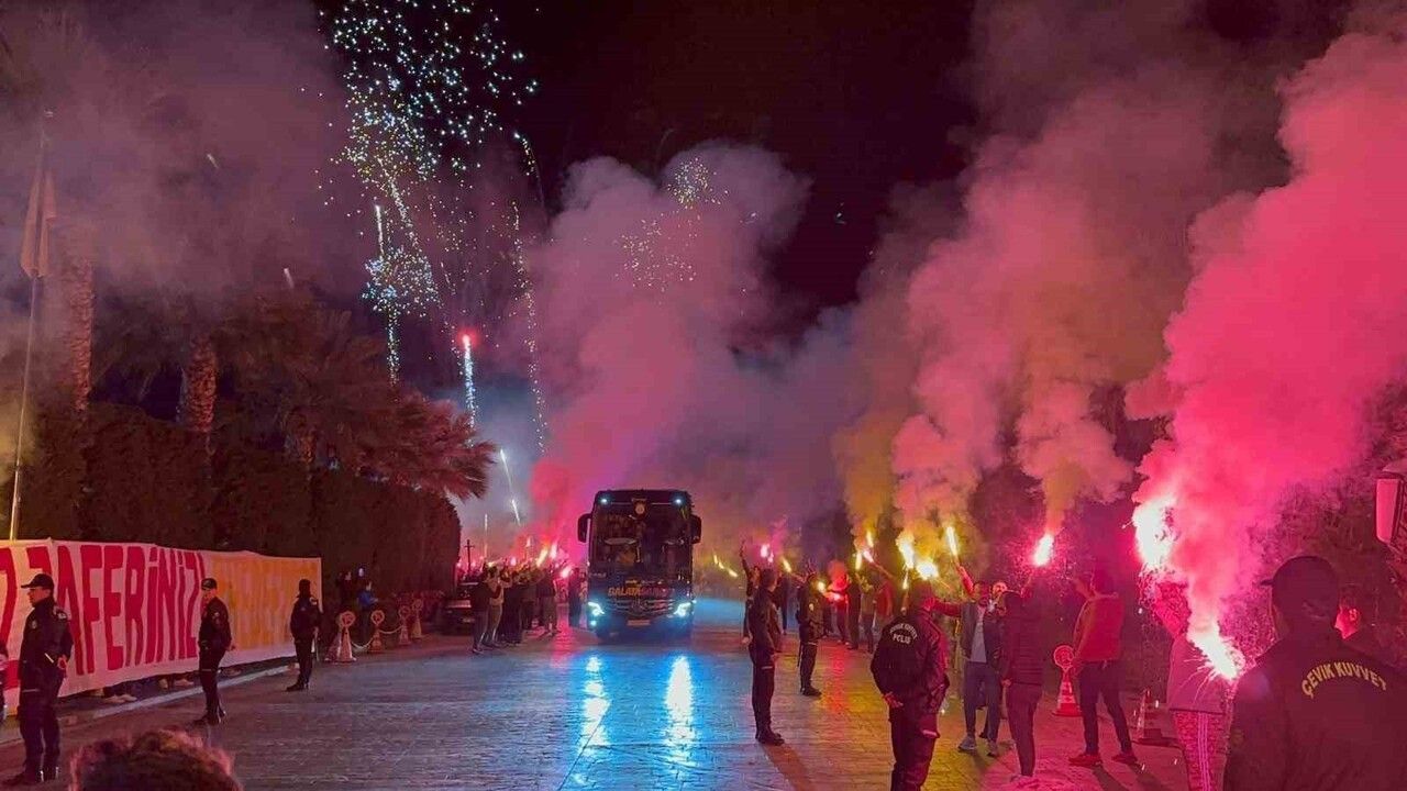 Galatasaray Antalya'da Coşkuyla Karşılandı