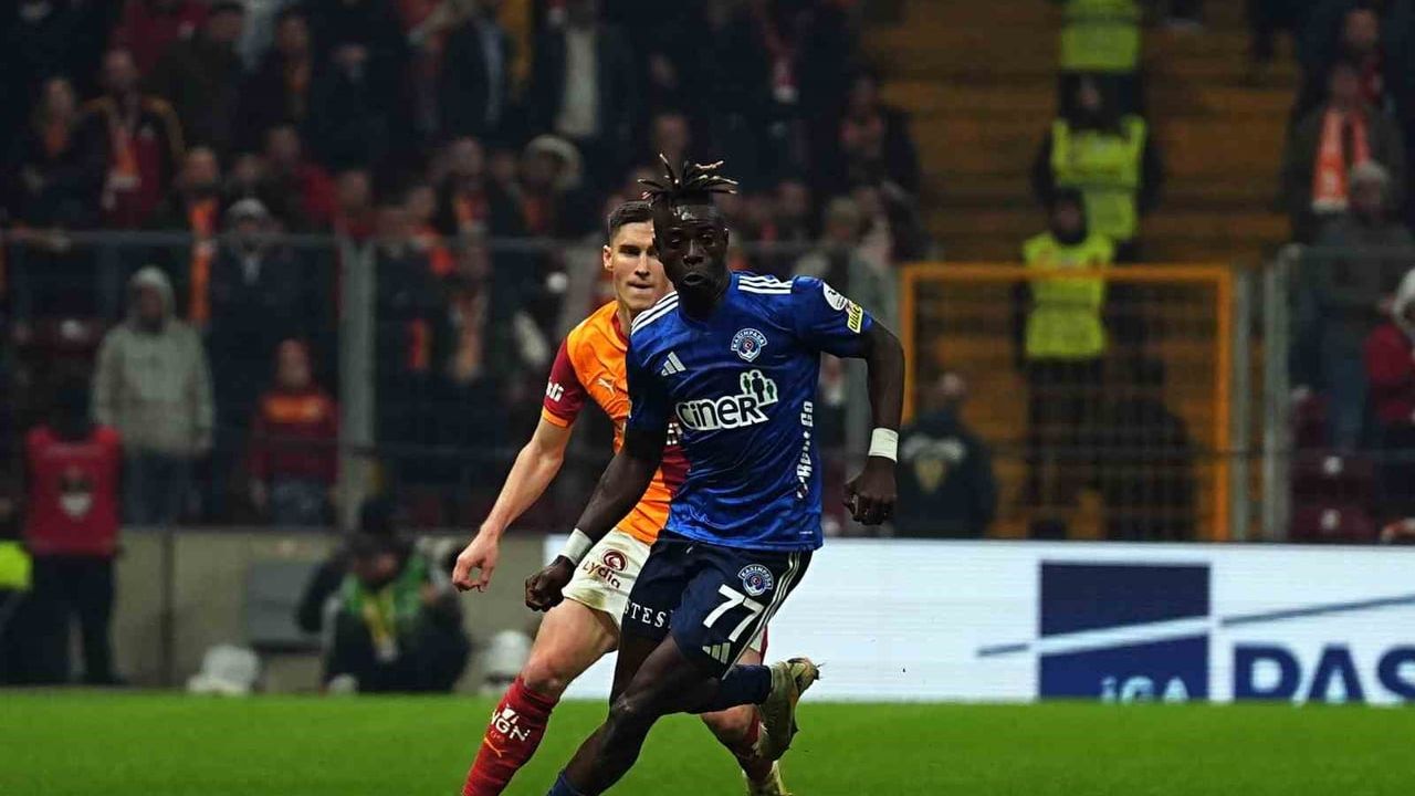 Galatasaray Kasımpaşa Maçında İlk Yarıda 1-0 Önde