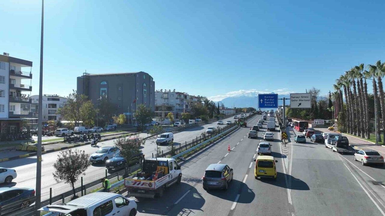 Gazi Bulvarı'nda Trafik Güvenliği İçin Otokorkuluk Projesi