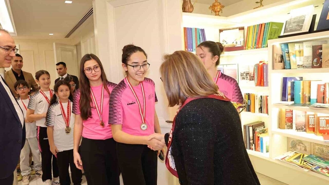Gaziantep'in Spor Şampiyonları Fatma Şahin ile Buluştu