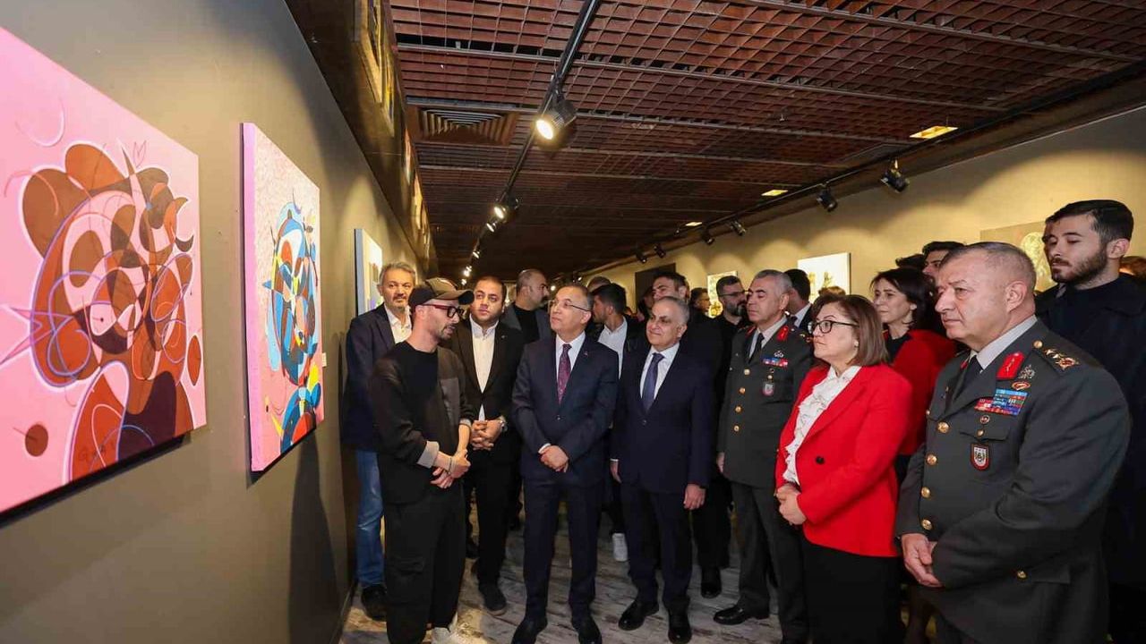 Gaziantep'te 25 Aralık'a Özel Sanat Sergileri Açıldı