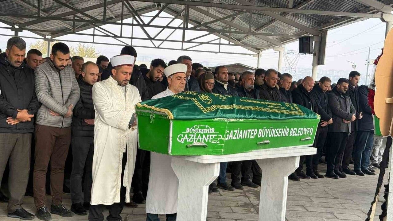 Gaziantep’te Otobüs Kazasında Hayatını Kaybedenler Son Yolculuğuna Uğurlandı