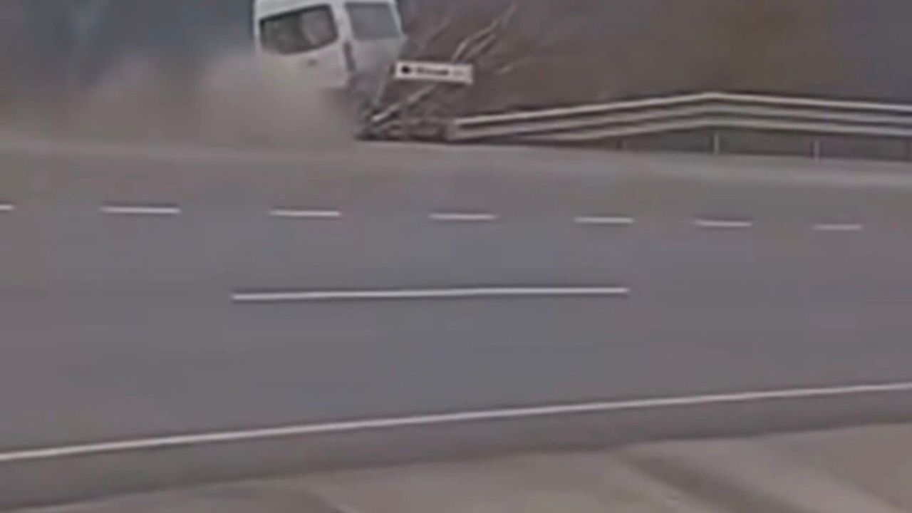 Gaziantep'te Tarım İşçilerini Taşıyan Minibüs Şarampole Uçtu