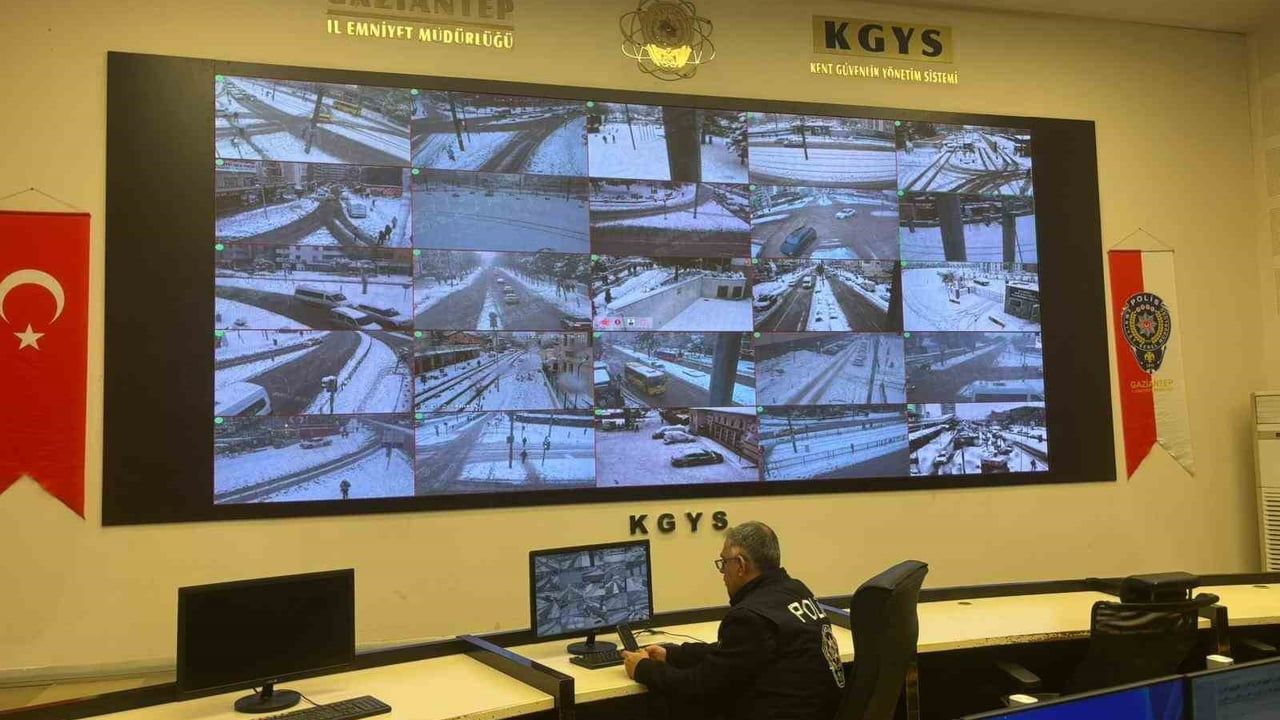 Gaziantep’te Yılbaşı Gecesi Hazırlıkları ve Kar Yağışı