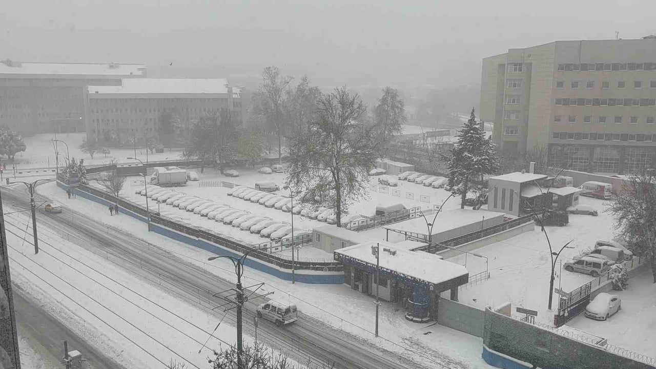 Gaziantep'te Yoğun Kar Yağışı Hayatı Olumsuz Etkiliyor