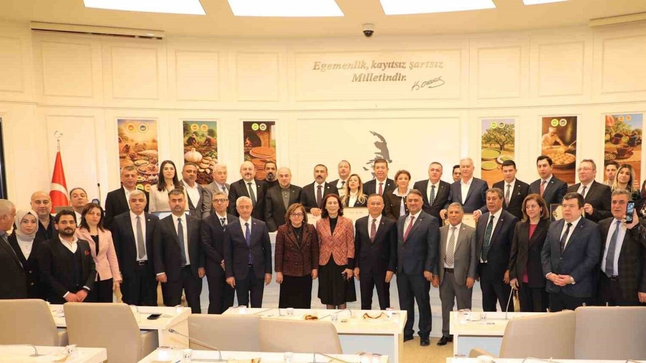 Gaziantep Ticaret Borsası'na Coğrafi İşaret Başarıları İçin Teşekkür Plaketi