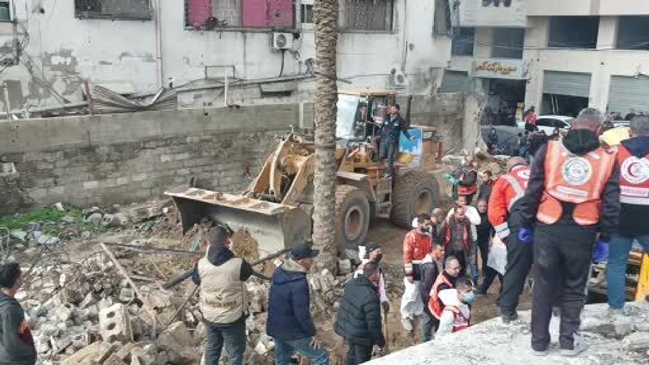 Gazze'de Enkazdan 45 Ceset Çıkarıldı