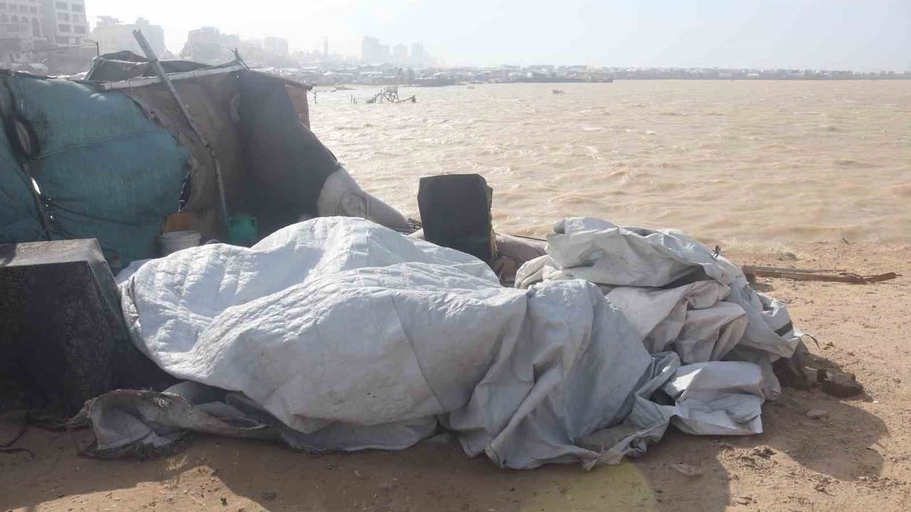 Gazze'de Fırtına, Filistinli Mültecilerin Çadırlarını Vurdu