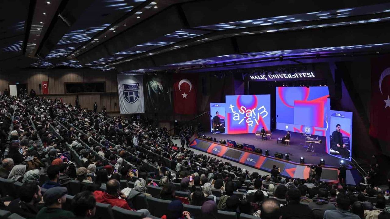 Geleceğe Yönelik Farklılık: Selçuk Bayraktar ve Sümeyye Erdoğan Bayraktar'ın Vizyonu