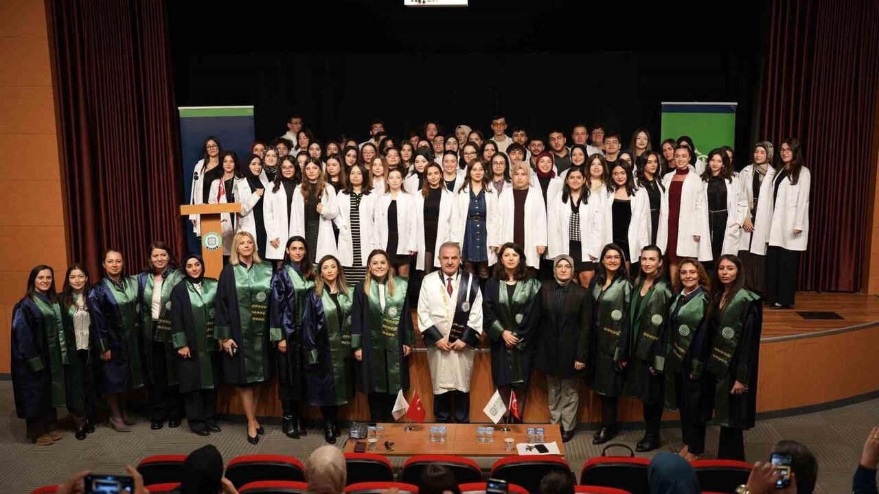 Geleceğin Sağlıkçıları Beyaz Önlüklerine Kavuştu