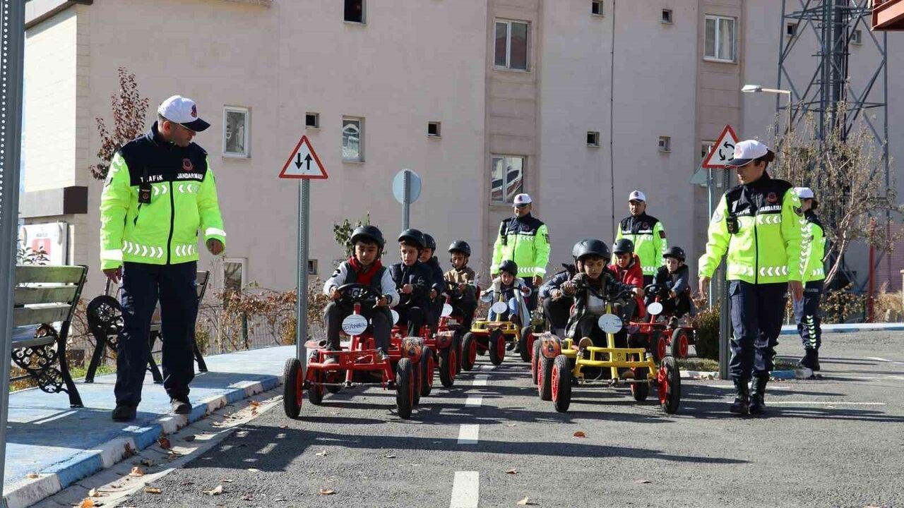 Geleceğin Sürücüleri için Trafik Eğitimi