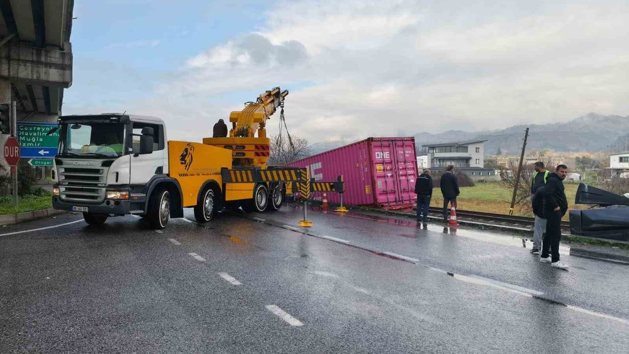 Genç Sürücünün Hayatı Kayıp, Tren Yolu Yeniden Açıldı