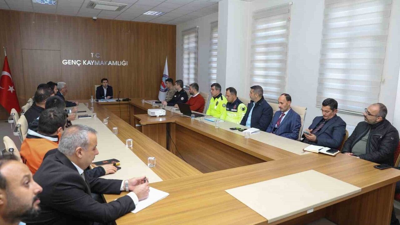Genç'te Kış Tedbirleri Üzerine Koordinasyon Toplantısı Düzenlendi