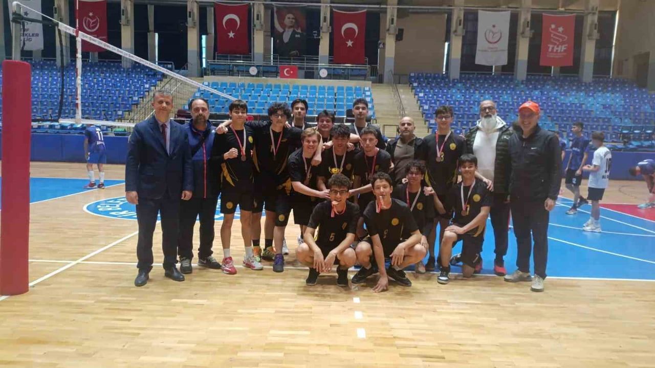 Genç Voleybolcular İl Birinciliği İçin Yarıştı