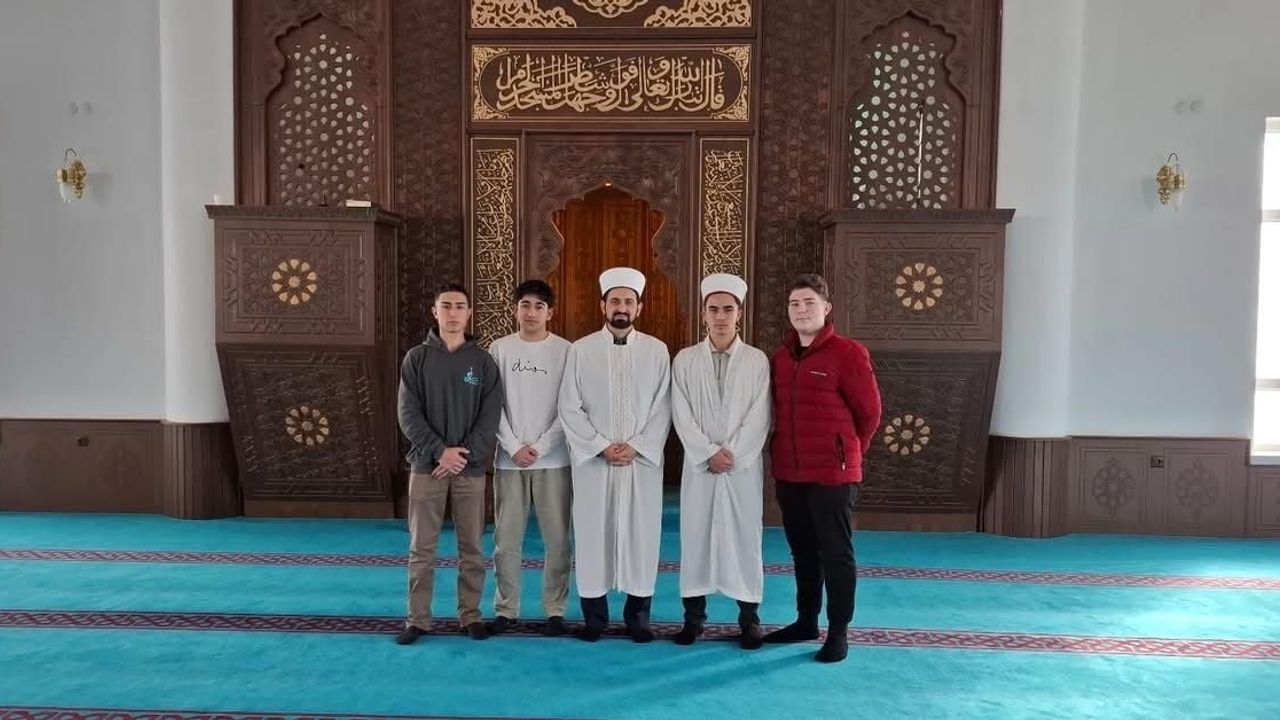Gençler Mihrapta Programı Aşağı Söğütönü Hacı Veliler Camii'nde Düzenlendi