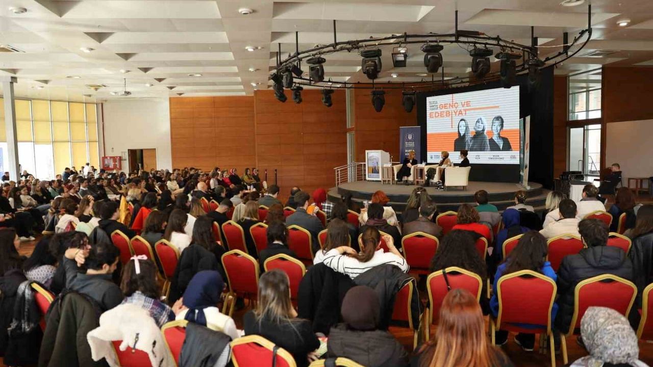 Gençlere Edebiyat ve Hayat Dersleri: Ayşe Kulin ile Söyleşi