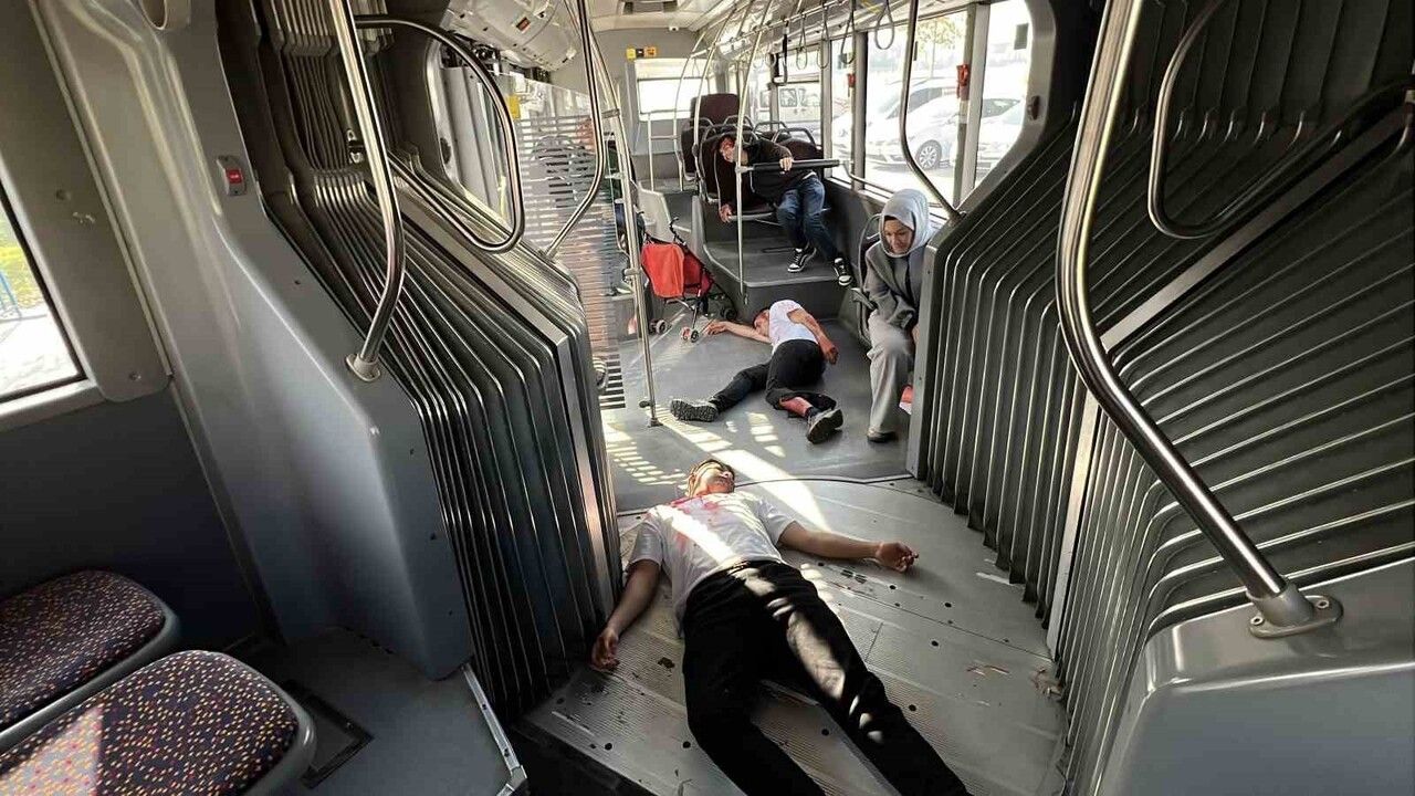 Gerçeğini Aratmayan Kaza Tatbikatı Konya'da Gerçekleşti