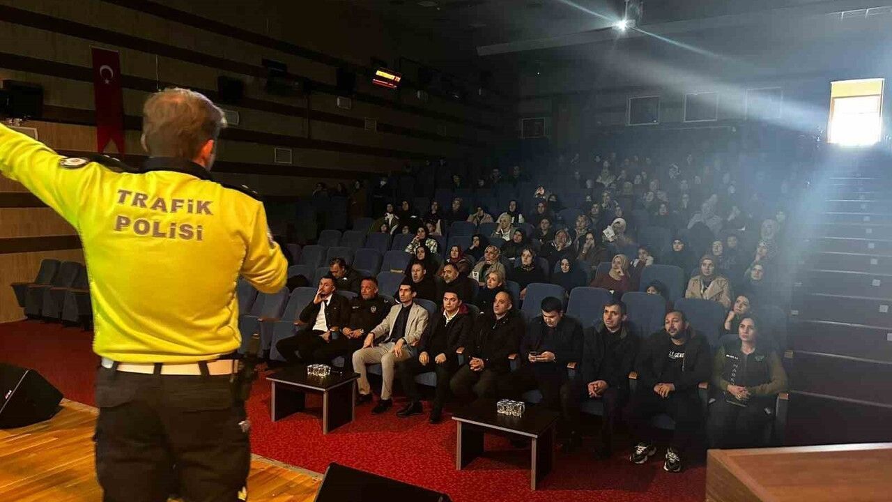 Gerede'de Polis Ekiplerinden Bilgilendirme Toplantıları