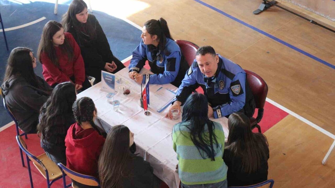 Germencik'te Lise Öğrencileri için Polislik Tanıtımı