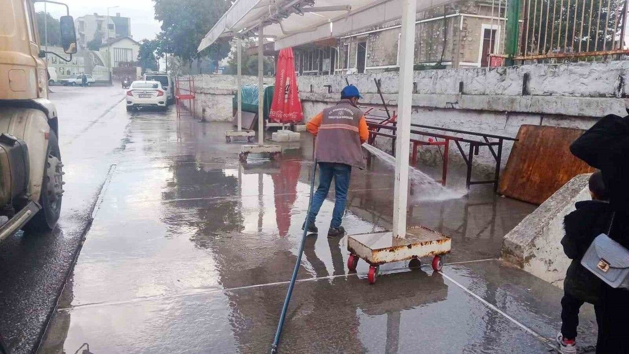 Germencik'te Temizlik Çalışmaları Sürüyor