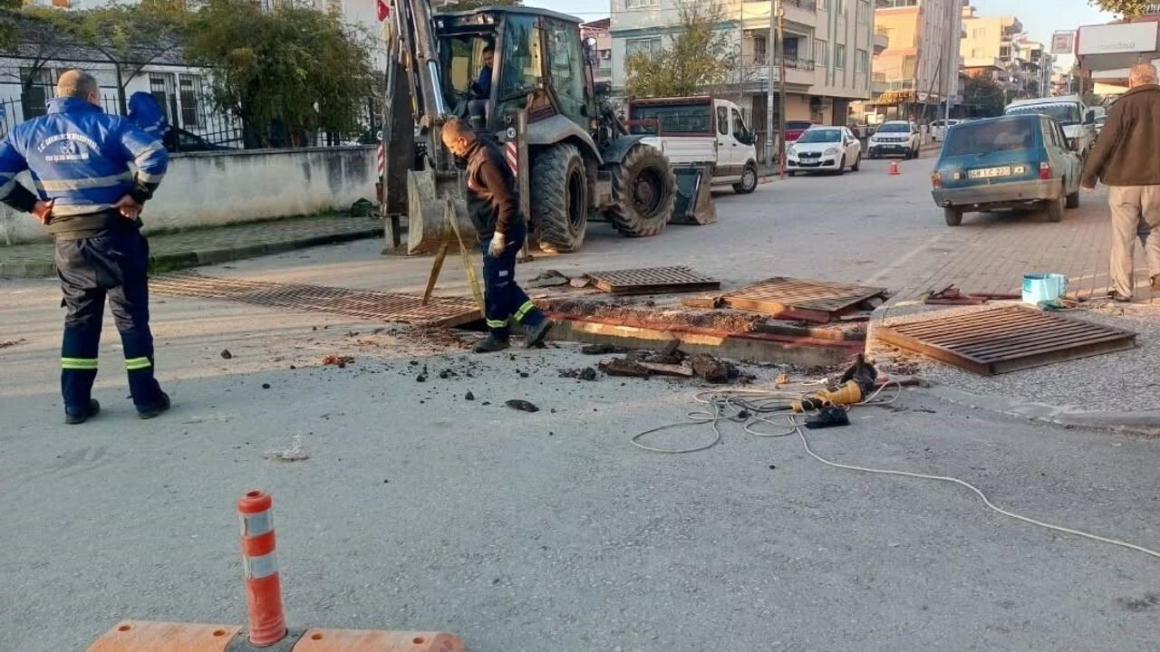 Germencik'te Yağmur Suyu Hatları İçin Temizlik Çalışmaları