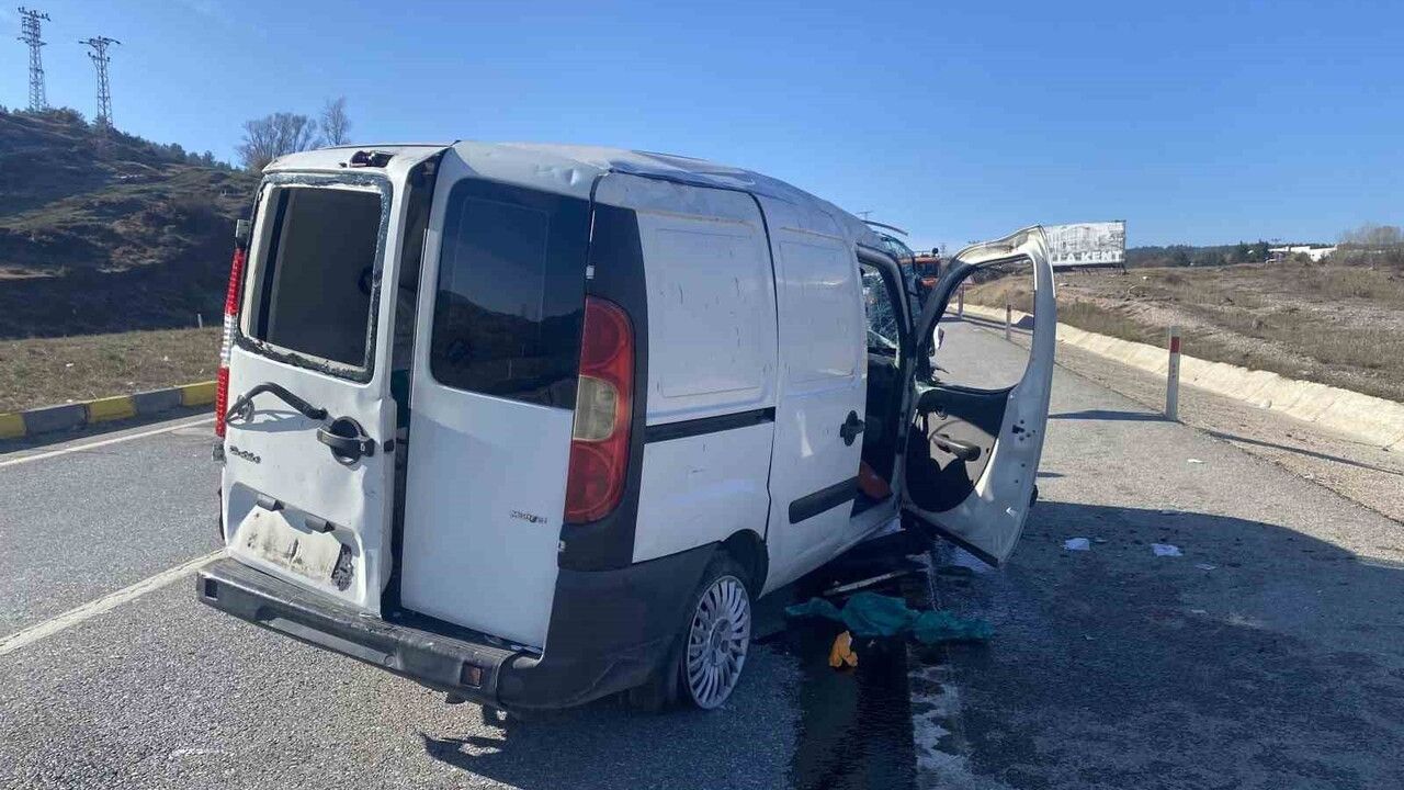 Gizli Buzlanma Nedeniyle Yaşanan Trafik Kazaları: 3 Yaralı