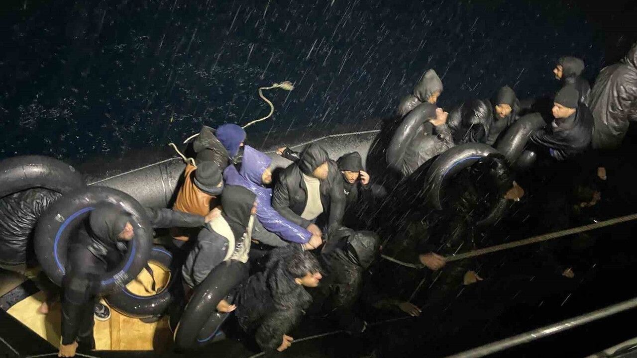 Göçmenleri Kurtarma Operasyonu; Sahil Güvenlik Hızla Müdahale Etti