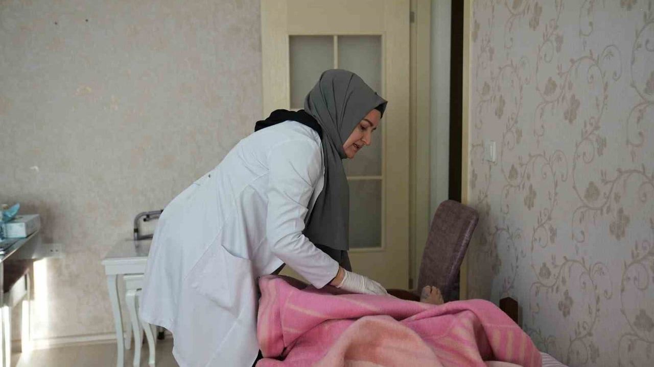 Gölbaşı Belediyesi Bakıma Muhtaç Bireyler İçin Ücretsiz Evde Bakım Hizmeti Sunuyor