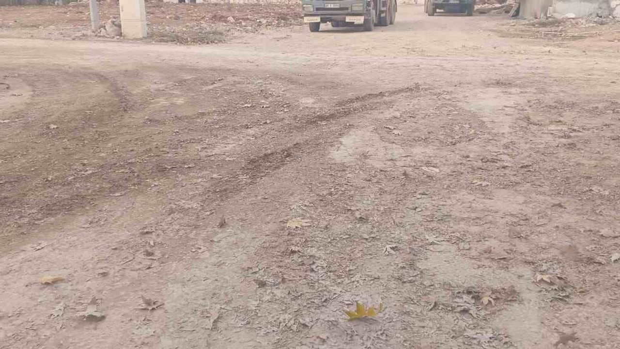 Gölbaşı'nda Mahalleli Asfalt Çilesine Dikkat Çekiyor