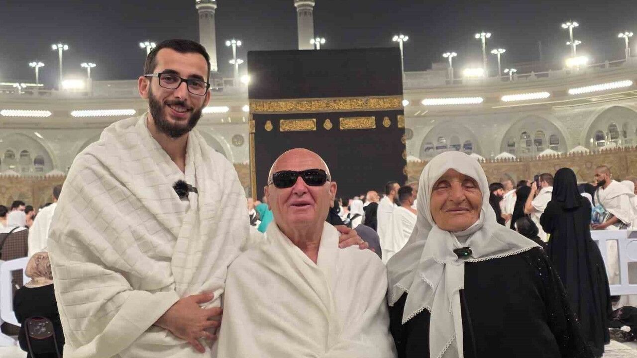 Görme Engelli İkili Umre Hayaline Kavuştu