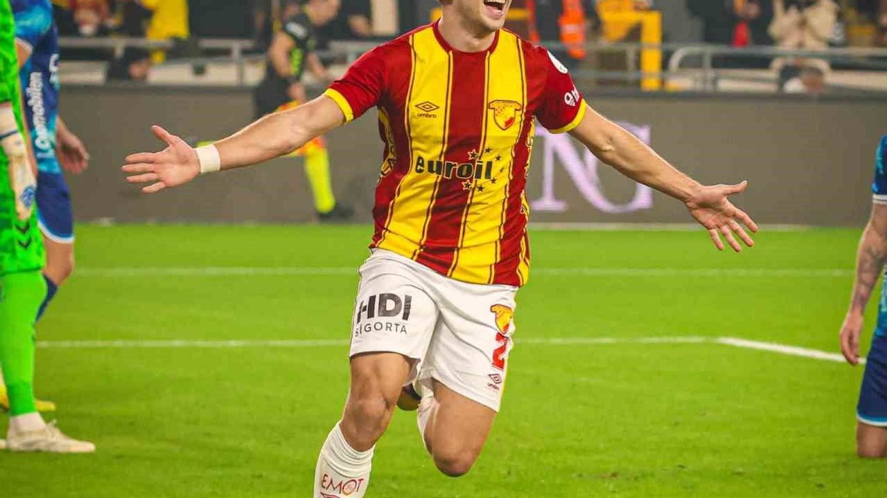 Göztepe'nin Yıldızları Arda ve Dennis'i Fırtına Gibi İzliyor