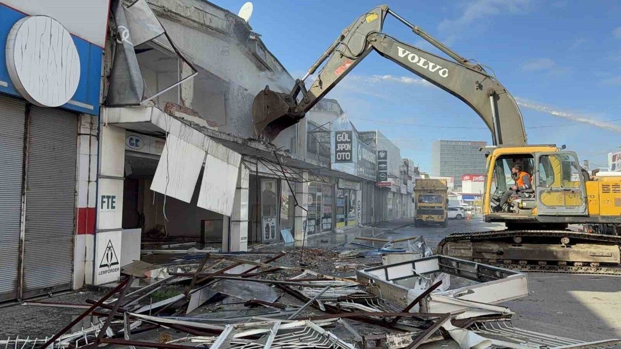 Gülsan Sanayi Sitesi'nde Kentsel Dönüşüm İçin İlk Yıkım Gerçekleşti