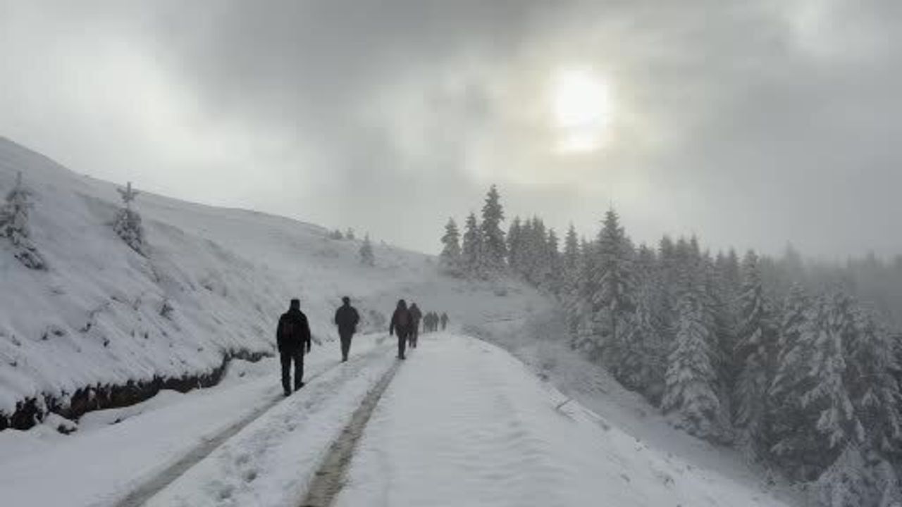Gümüşhane'de Doğa Yürüyüşü: Kartpostallık Manzaralar Eşliğinde