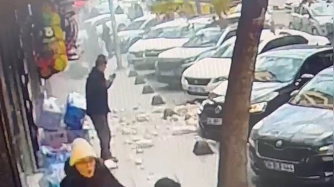 Güngören'de Balkonu Çöken Bina: Yayalar Son Anda Kurtuldu