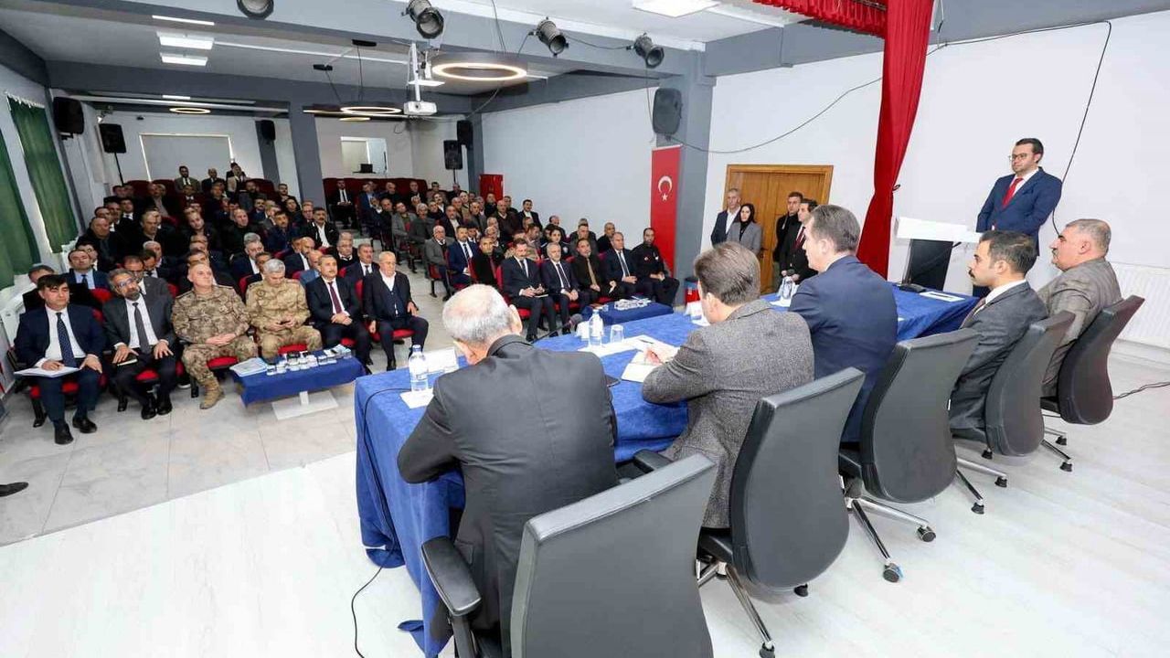 Güroymak'ta Muhtarlar Toplantısı Gerçekleştirildi