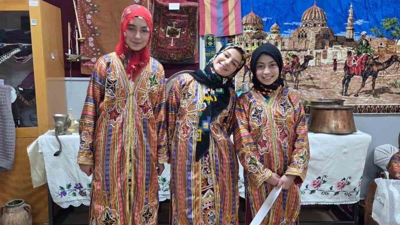 Gürün'de 'Unutulan Eşyaların Dili' Sergisi Ziyaretçileri Büyüledi