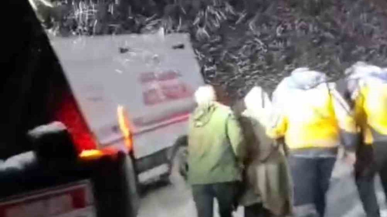 Hakkari'de Kar Altında Yaşam Mücadelesi