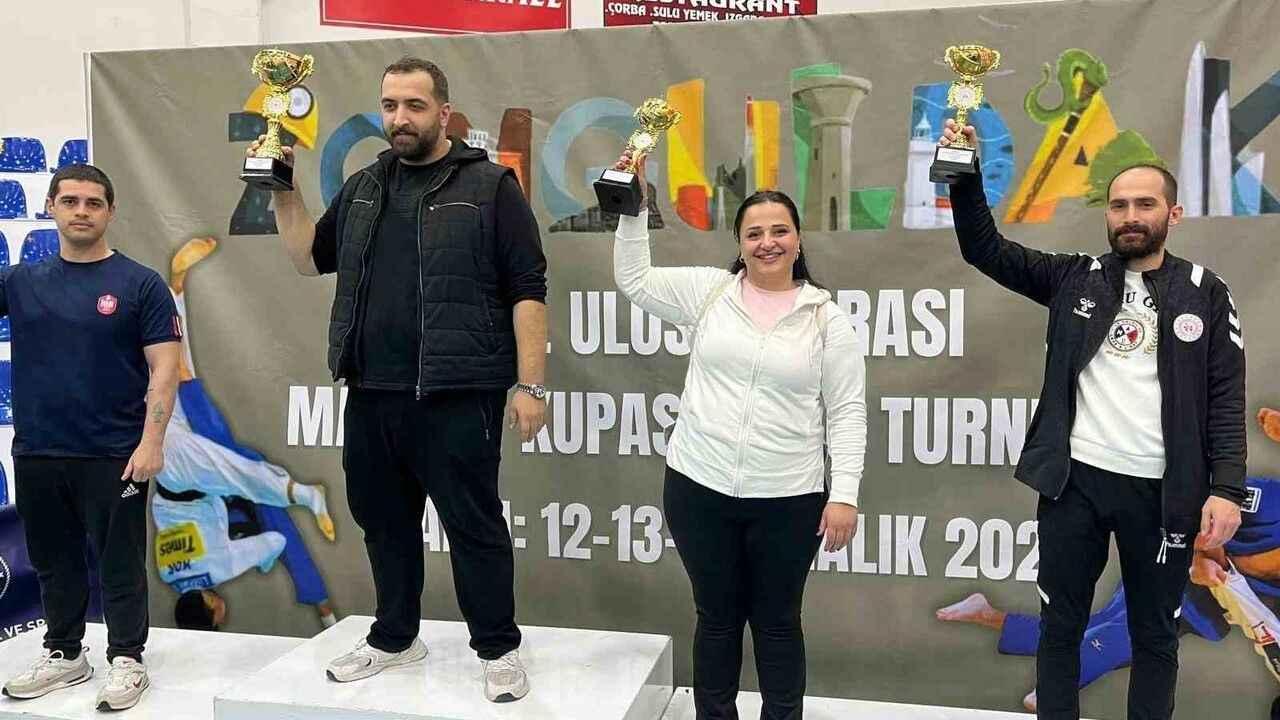 Hakkari Kadın Judo Takımı Uluslararası Turnuvada Üçüncülük Elde Etti