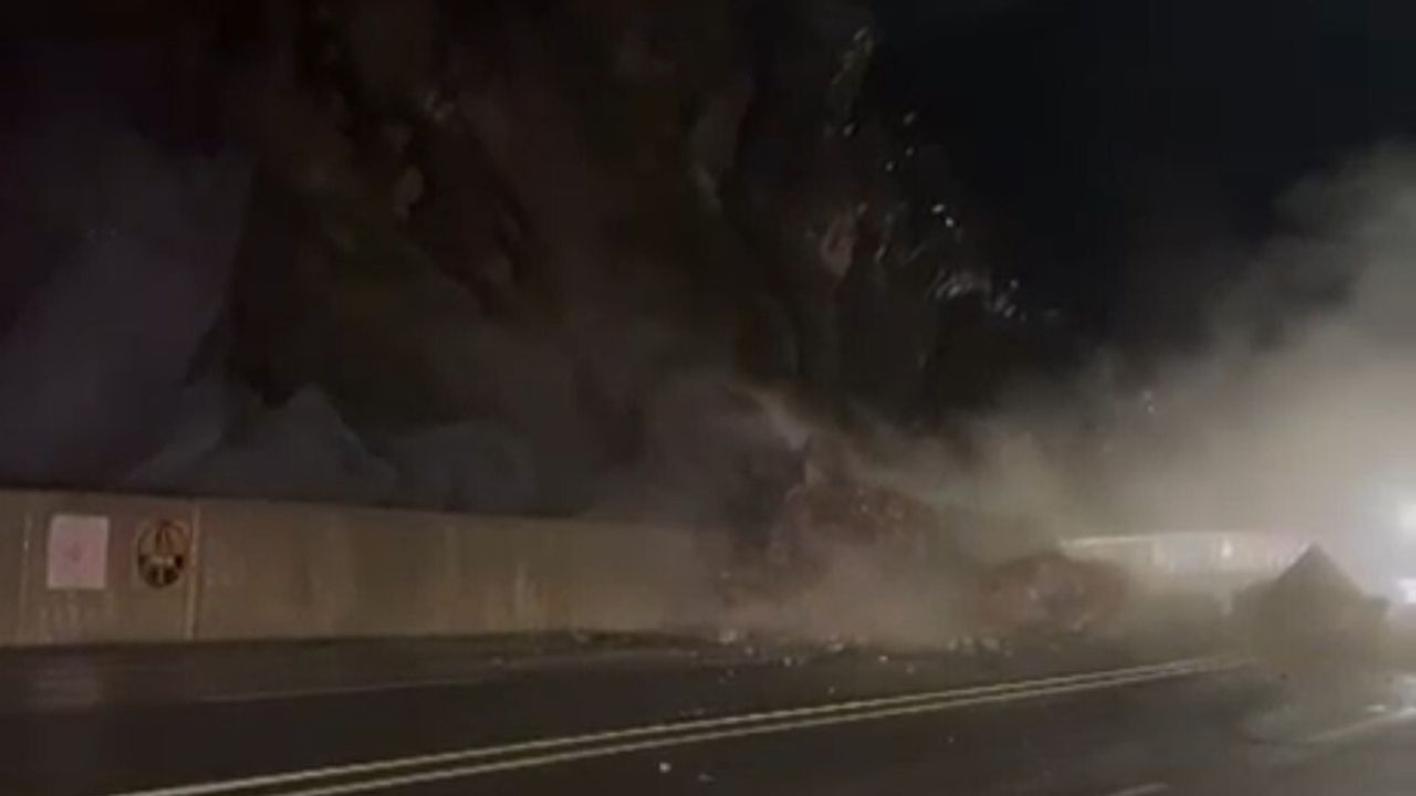 Hakkari-Van Yolunda Heyelan