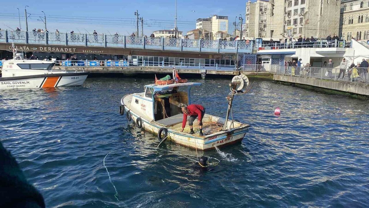 Haliç'teki Deniz Temizliği: 33 Kilogram Olta Kurşunu Çıkarıldı