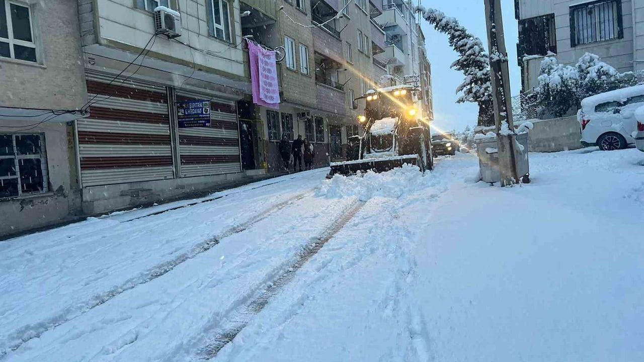 Haliliye Belediyesi Karla Mücadele Çalışmalarına Devam Ediyor