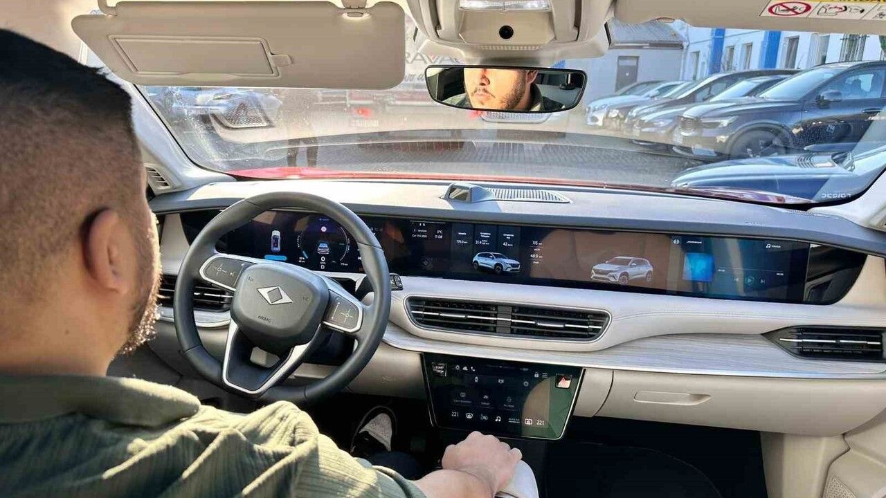 Hamburg'da İlk Togg T10X Kullanıcısı İbrahim Tümkaya