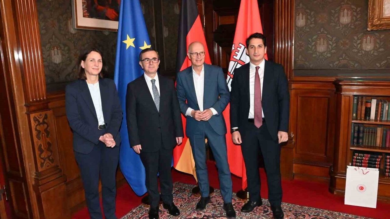Hamburg'da Togg ile Göreve Başlayan Başkonsolos Alver'den Önemli Mesajlar