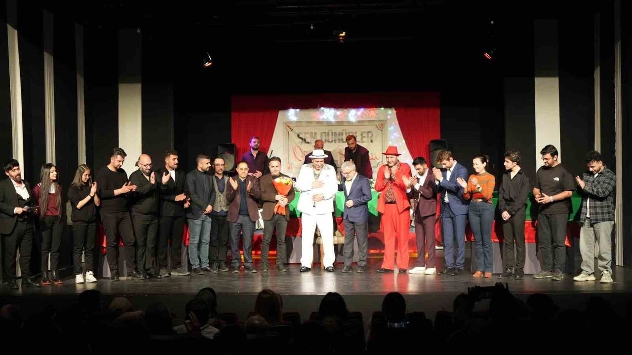 Hançer Havası Tiyatrosu Yoğun İlgiyle Sahnelendi